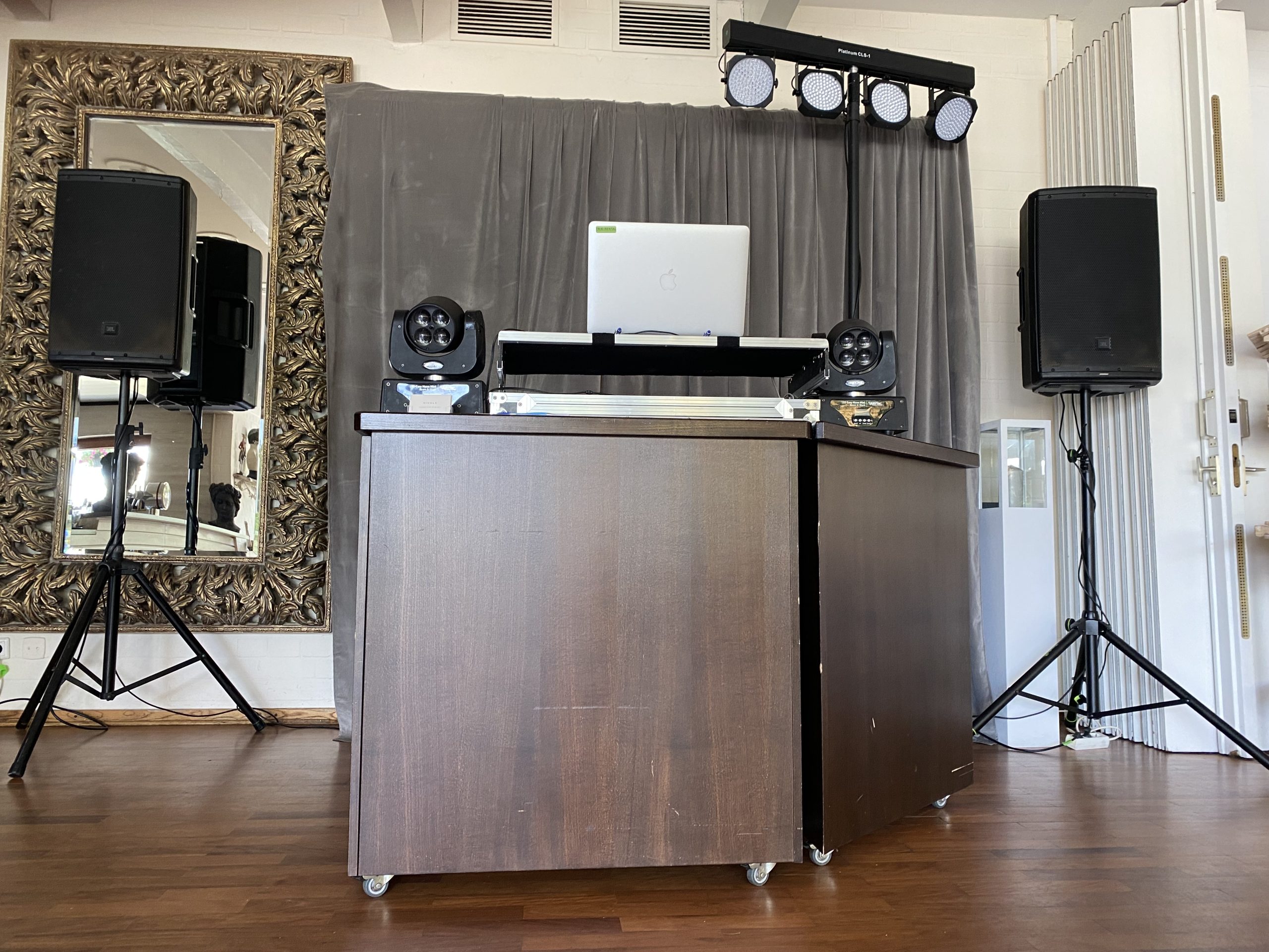 Party Set 1 – Lautsprecher & Licht (JBL EON)